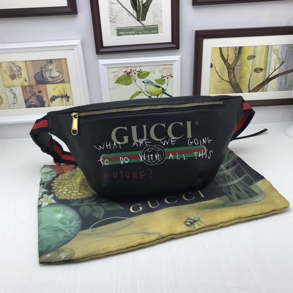  Gucci leather belt bag in black