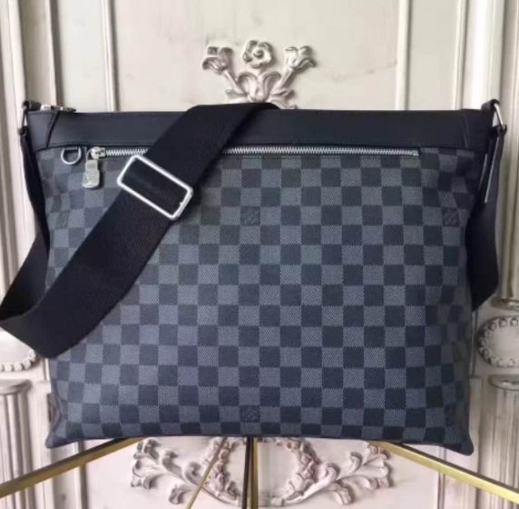  Louis Vuitton MICK MM