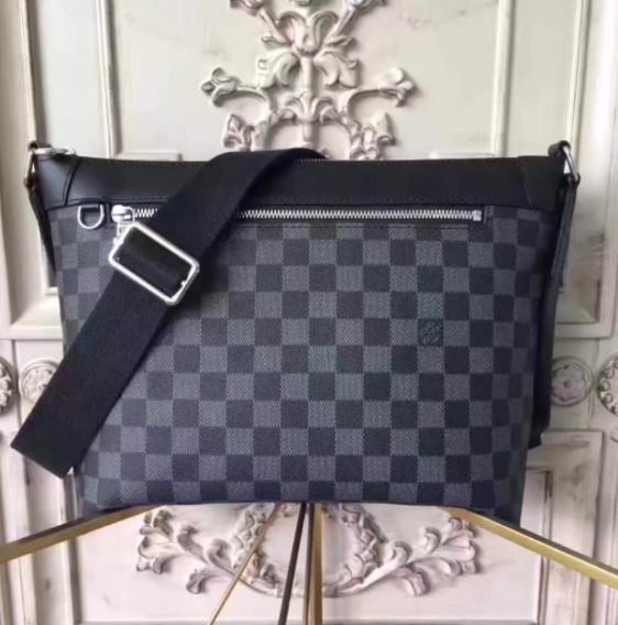  Louis Vuitton MICK PM