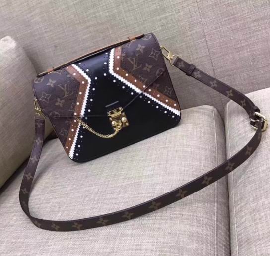  Louis Vuitton POCHETTE METIS M43488