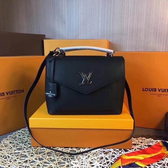  Louis Vuitton MY LOCKME Black leather