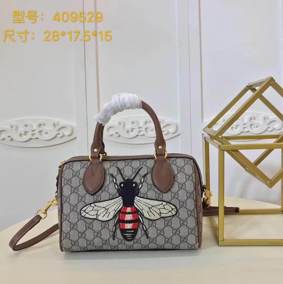  Gucci Bee print GG Supreme top handle bag