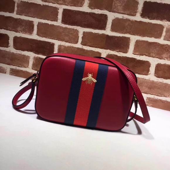  Gucci leather with bee shoulder bag red