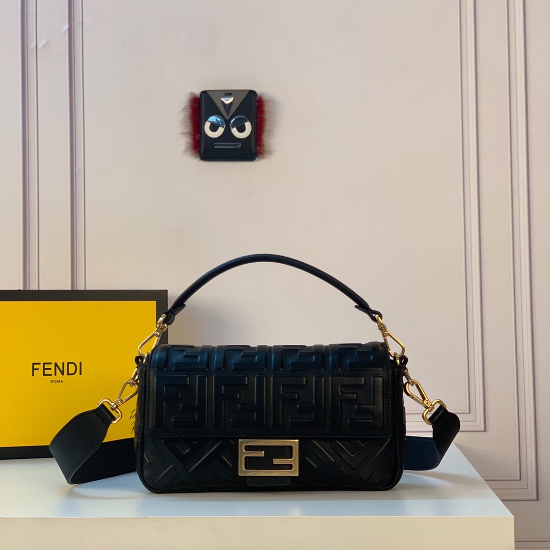  BAGUETTE Black leather bag medium