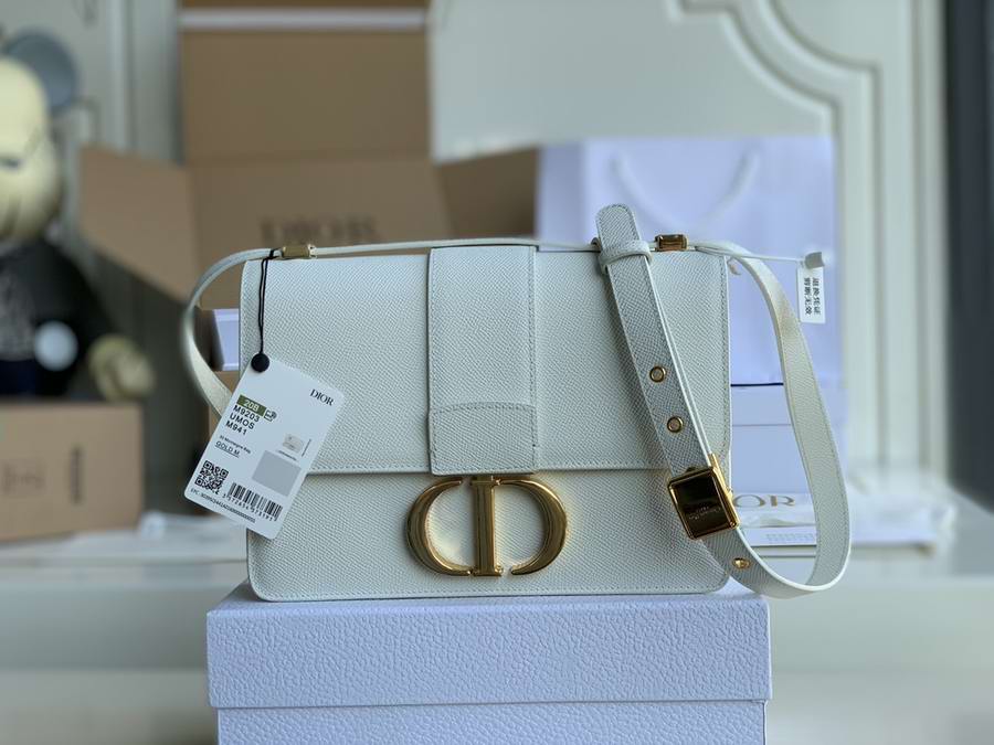  30 MONTAIGNE FLAP BAG white Grained Calfskin