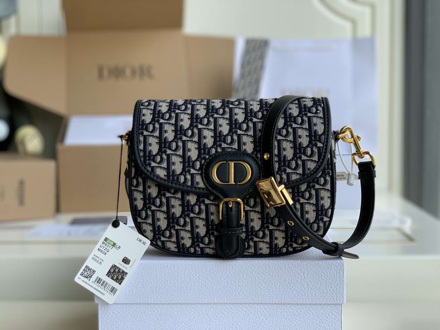  MEDIUM DIOR BOBBY BAG