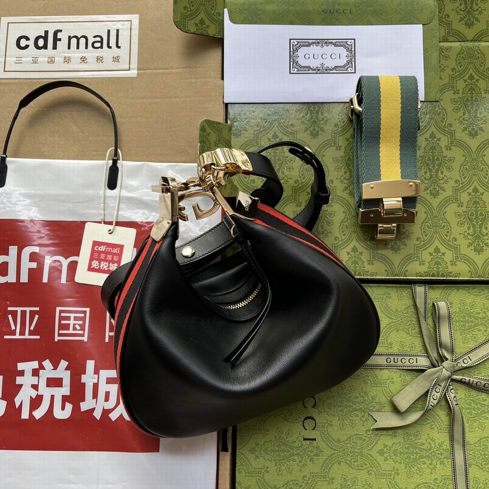  Gucci Attache small shoulder bag