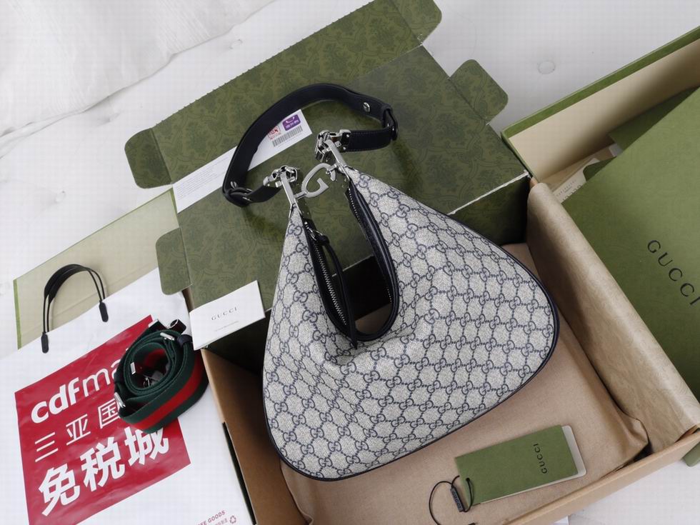  Gucci Attache large shoulder bag