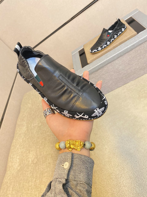  Men Gucci shoes 054