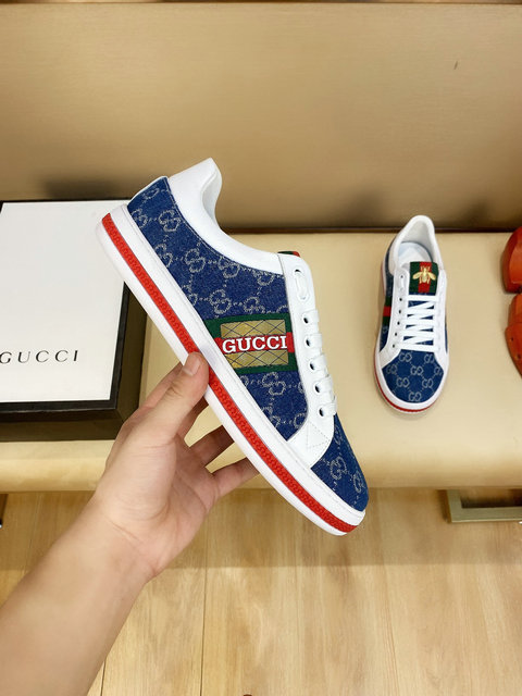  Men Gucci shoes 320
