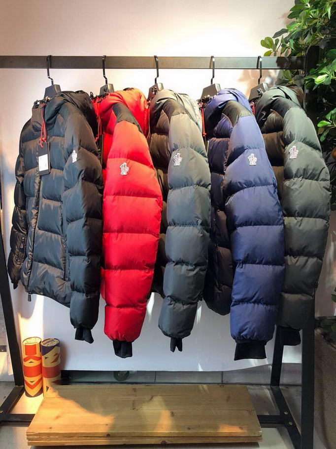  Men Moncler DownJackets010