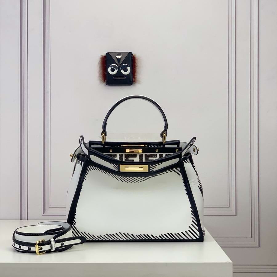  PEEKABOO ICONIC MEDIUM