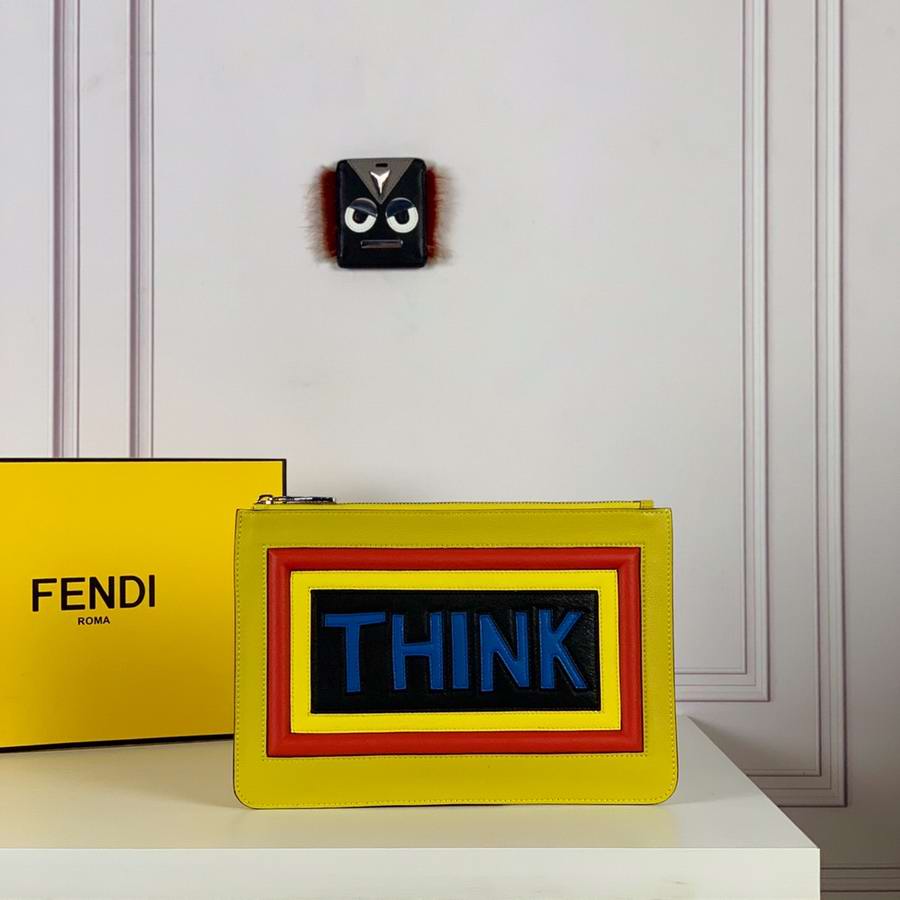  Fendi Pouch
