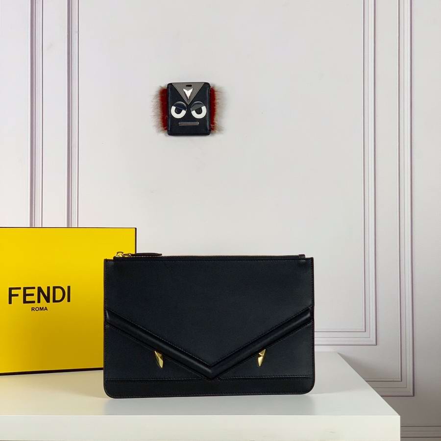  Fendi Pouch
