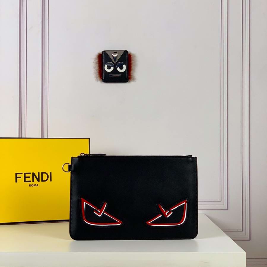  Fendi Pouch