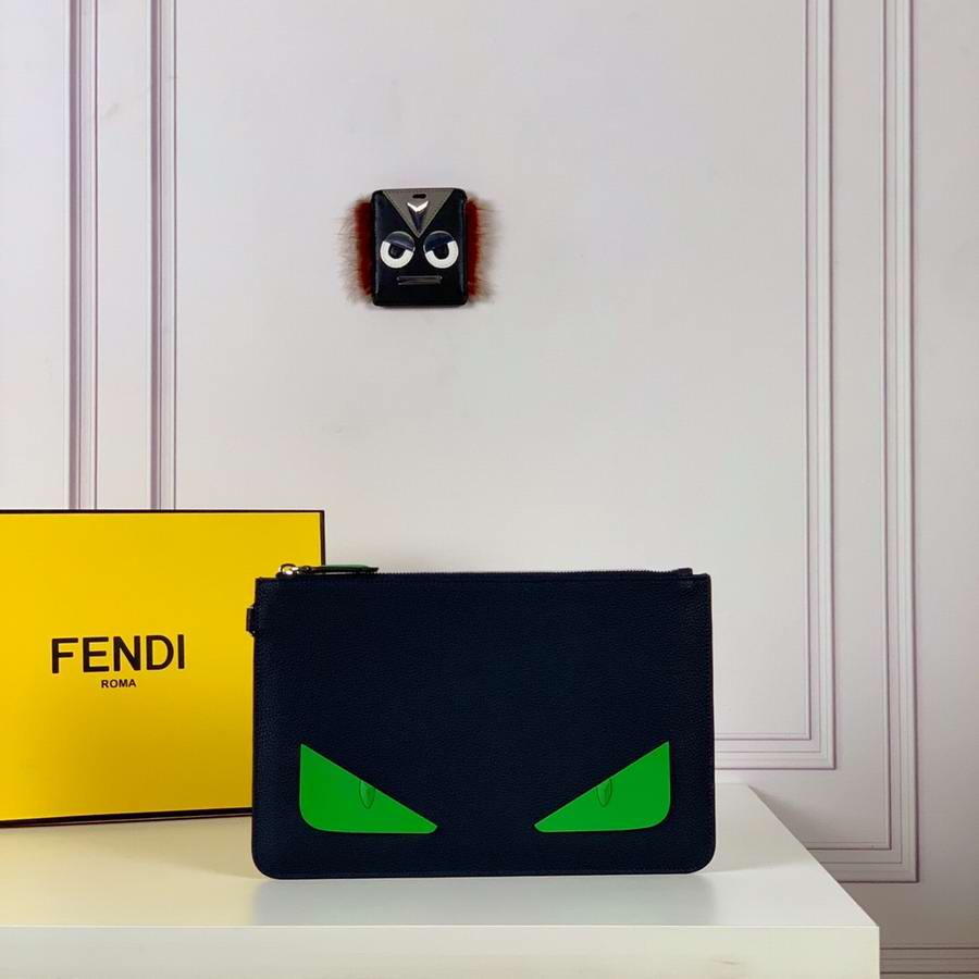 Fendi Pouch
