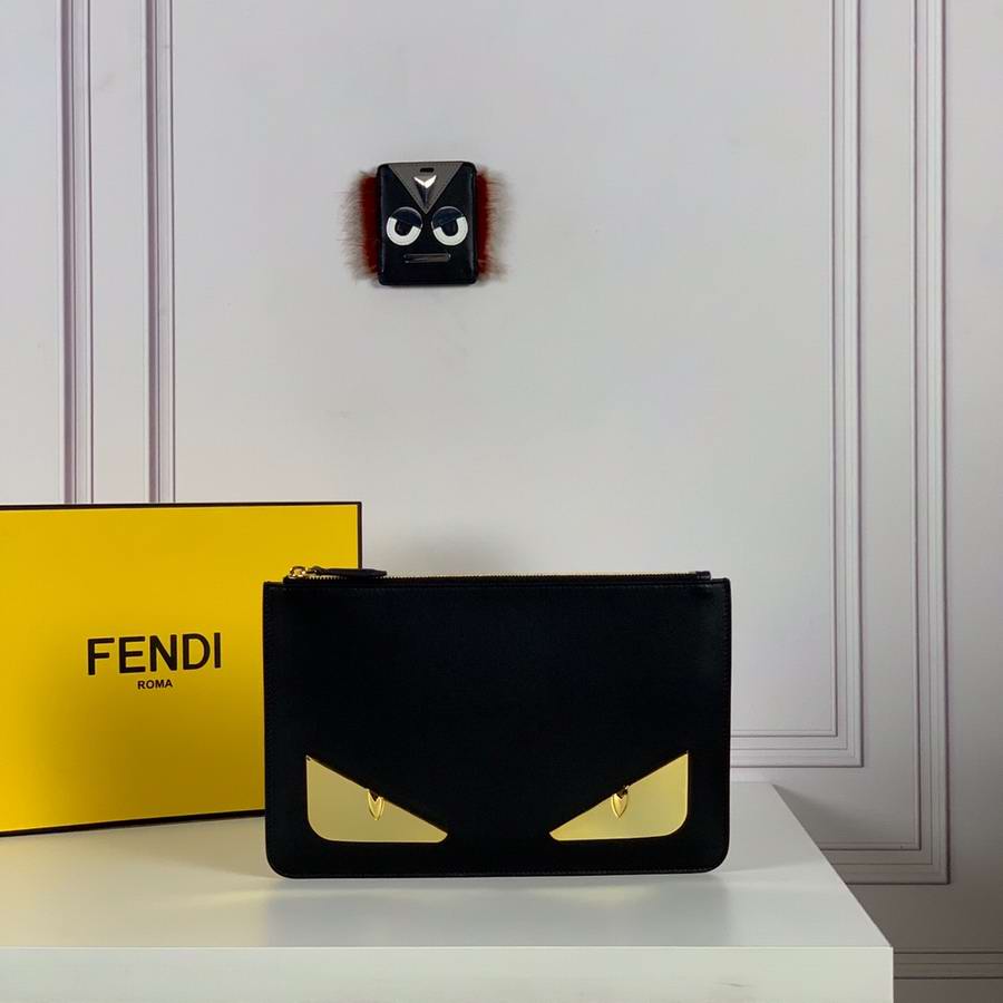  Fendi Pouch