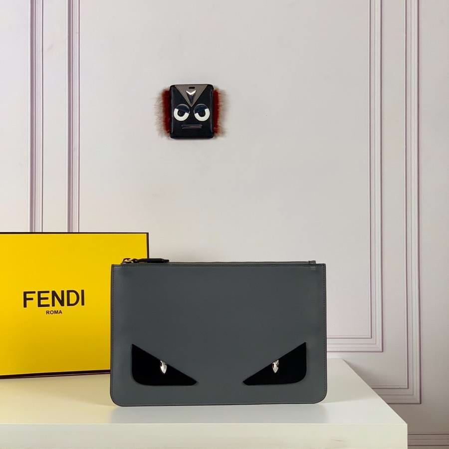  Fendi Pouch