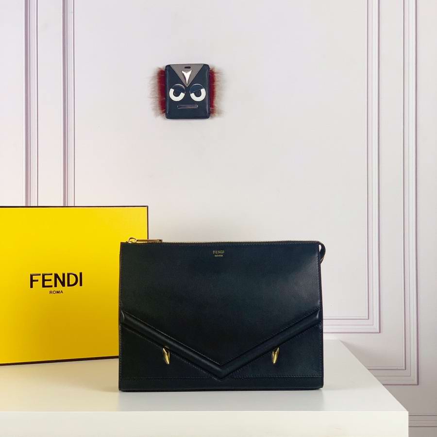  Fendi Pouch
