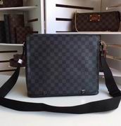 Louis Vuitton DISTRICT MM 